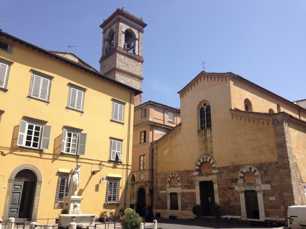 Piazza del Salvatore, Lucca (Itália)