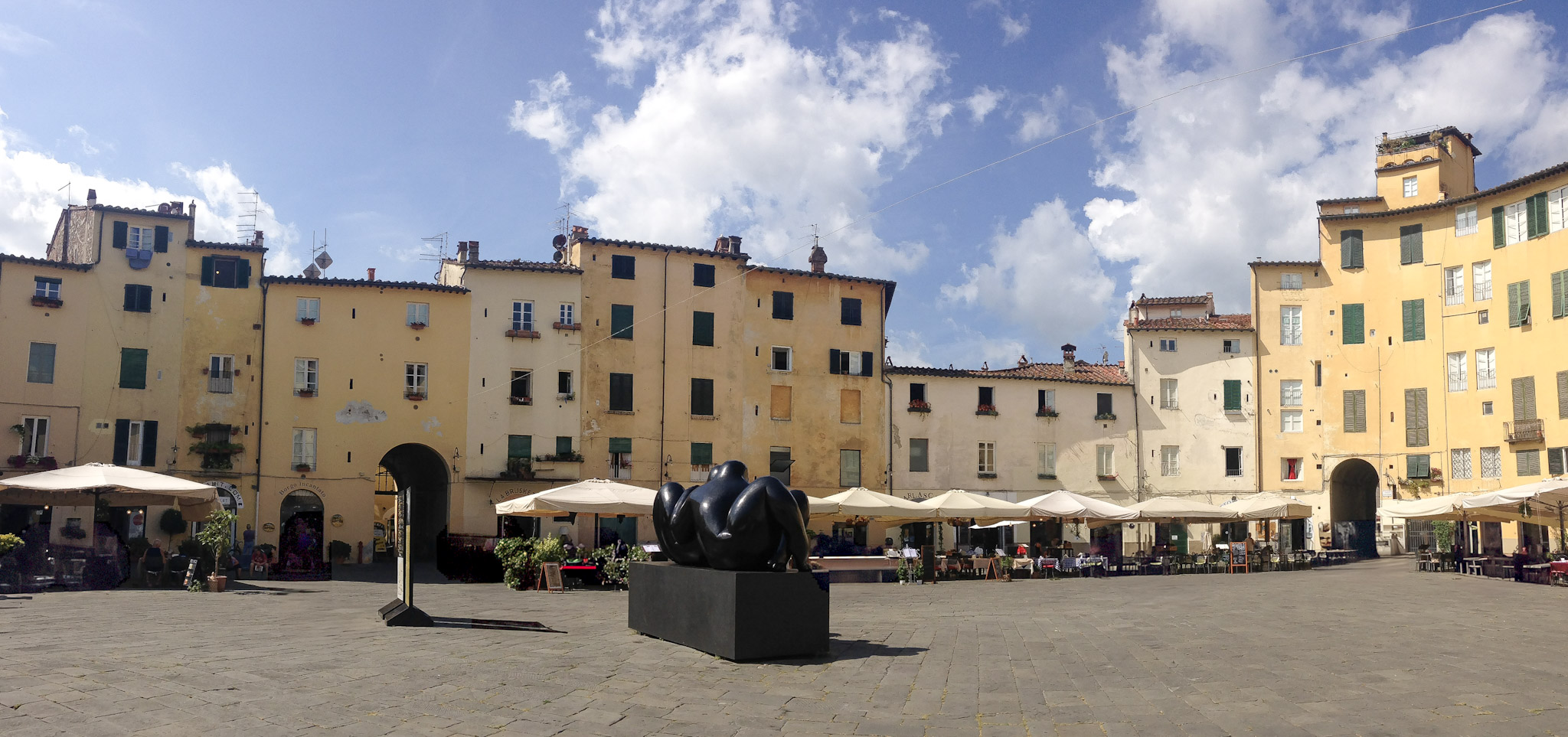 Piazza dell Anfiteatro, Lucca